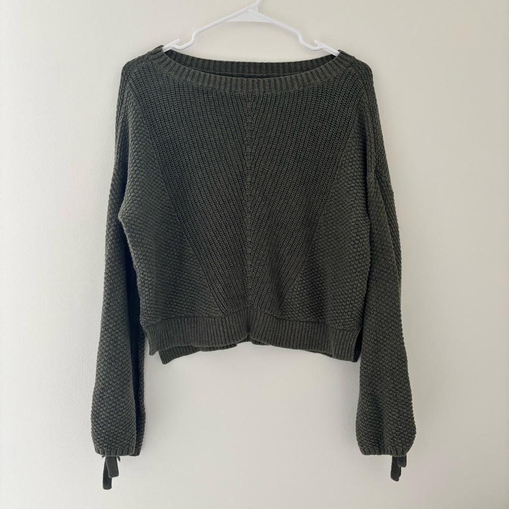 green hollister sweater with bow sleeves